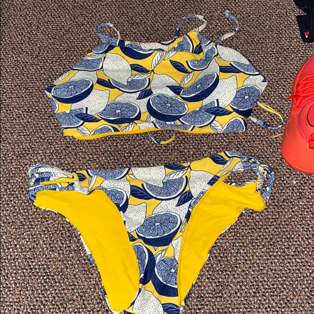 Lemon bathing suit